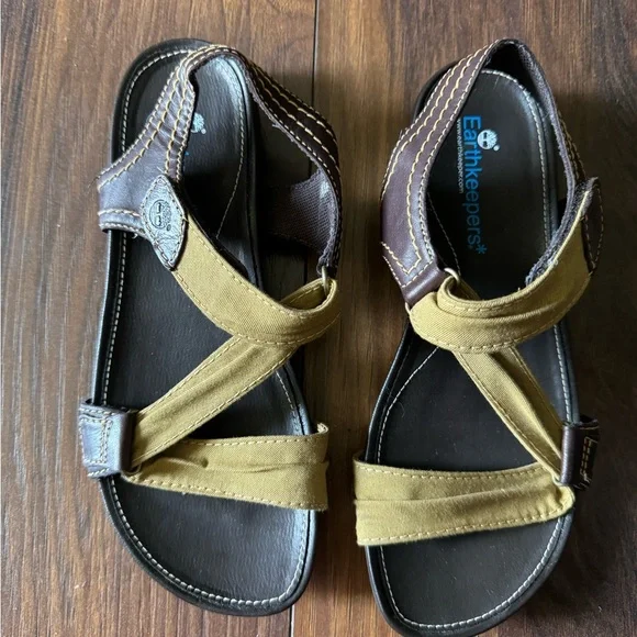 Sandals - Picture 2 of 3